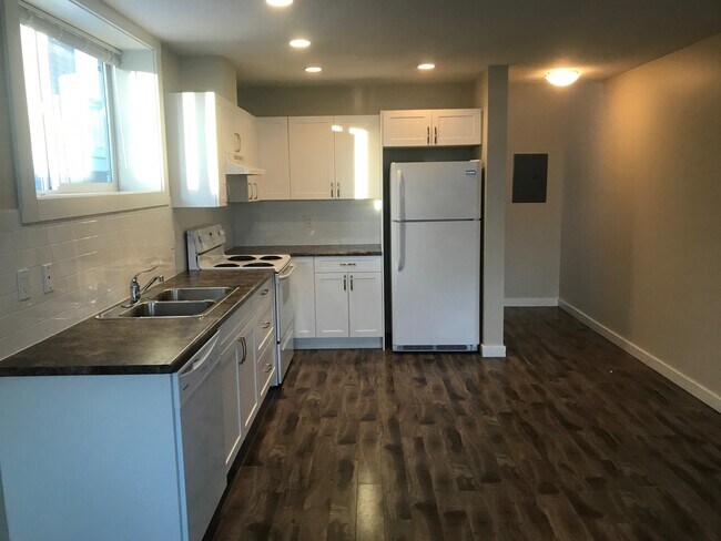 Photo - 1640 A-16487 87 Ave