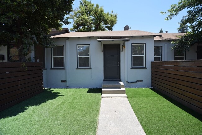 Photo - 14229 Victory Blvd Unit 14231