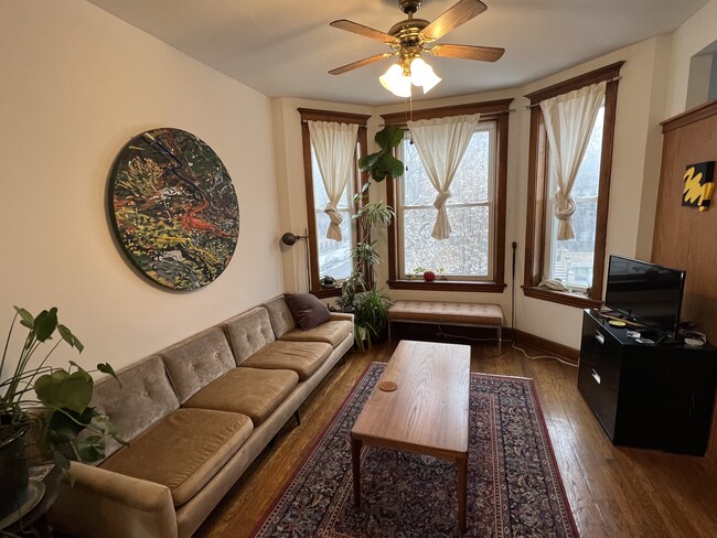 Building Photo - 2648 N Albany Ave Unit 3