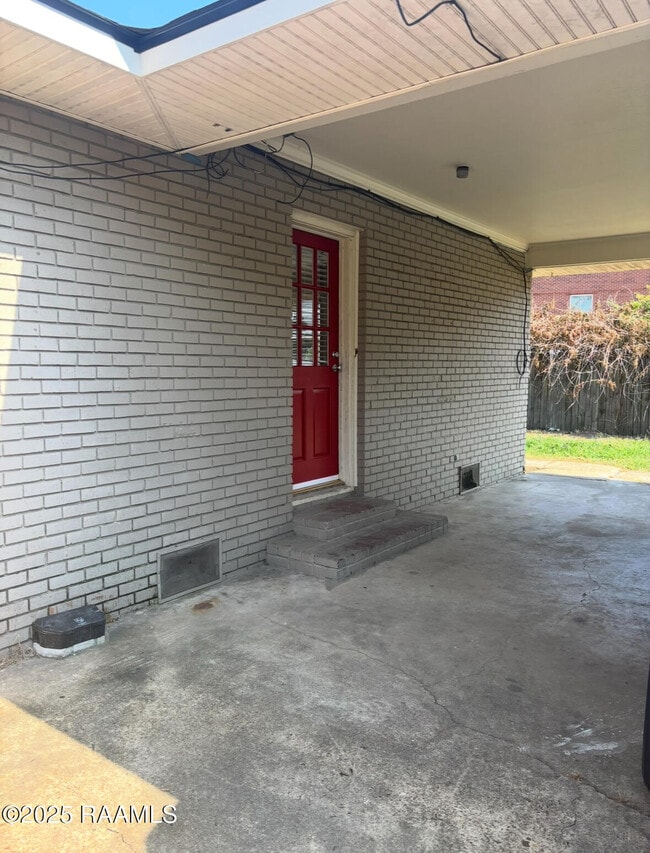 Photo - 121 Oak Crest Dr