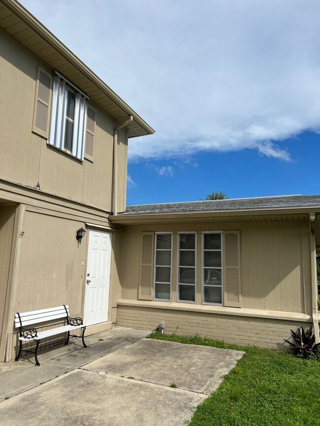 Port Charlotte only a few Blocks away from... - Port Charlotte only a few Blocks away from... House