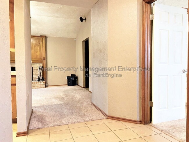 Photo - 204 W 10th St
