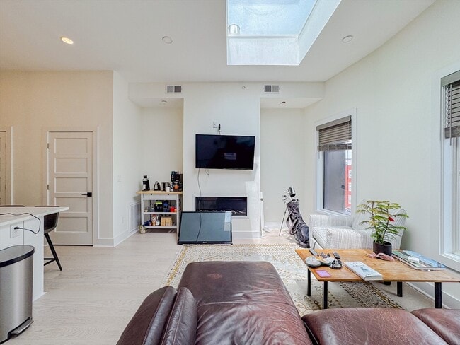 Photo - 231 Maverick St Unit 7