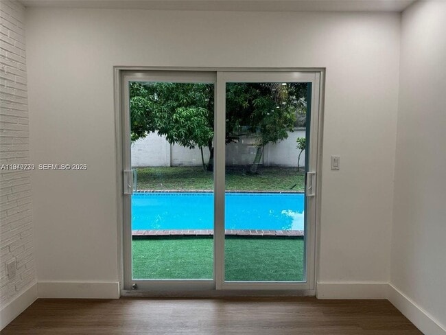 Photo - 370 NW 43rd Ave