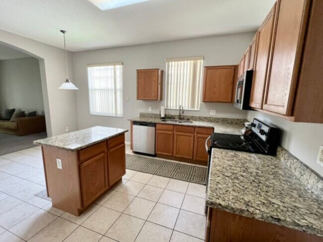 Photo - 4 bedroom 2 bath home Near UCF Lawn Servic...