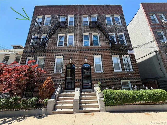 Building Photo - 1959 Hobart Ave Unit 5