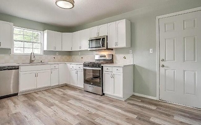 Photo - CHARMING 3/2 - Great Flooring - Historic Neighborhood