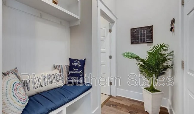 Photo - 607 Torridon Ln