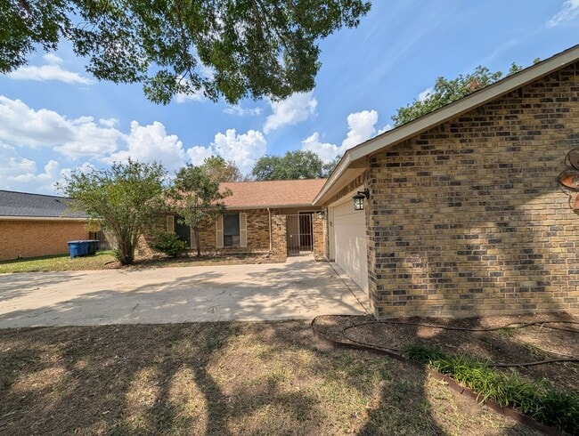 619 Summerwood Dr