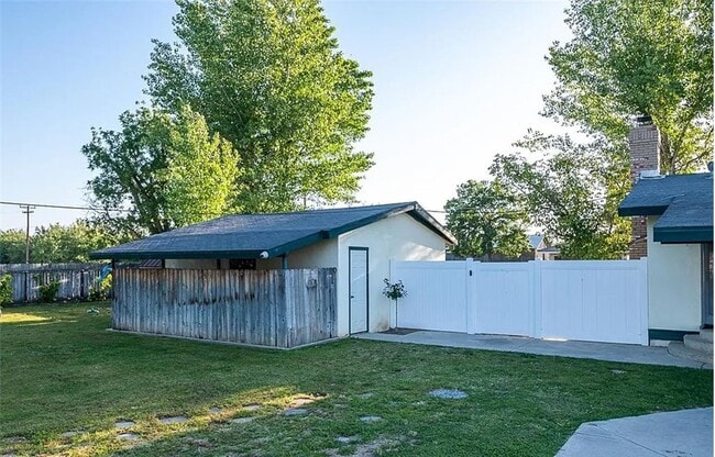 Building Photo - Very Comfortable 1 Bed 1 Bath House