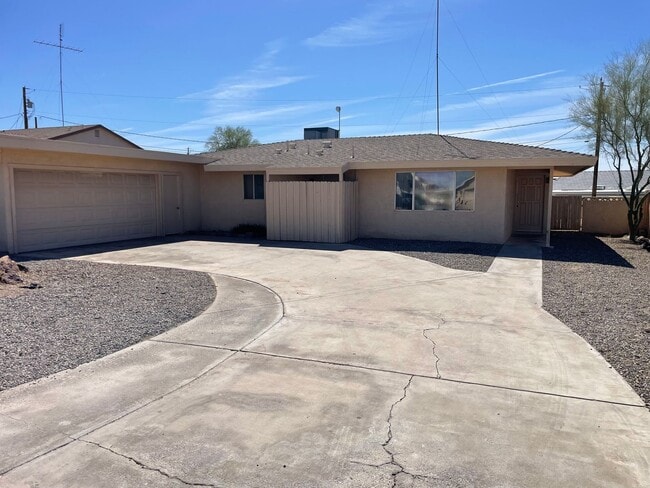 Photo - Move in ready! Owner offering move in special price-CALL FOR INFO.