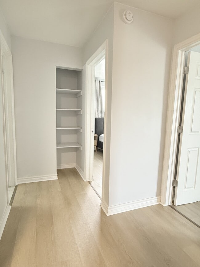 Photo - 1989 Wyandotte St W Unit 704