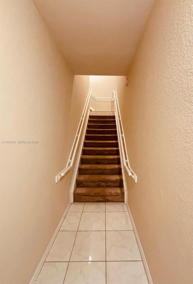 Building Photo - 204 Belmont Ln Unit 204