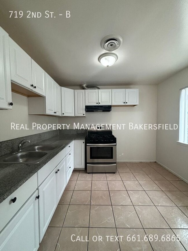 Building Photo - 719 2nd St Unit B