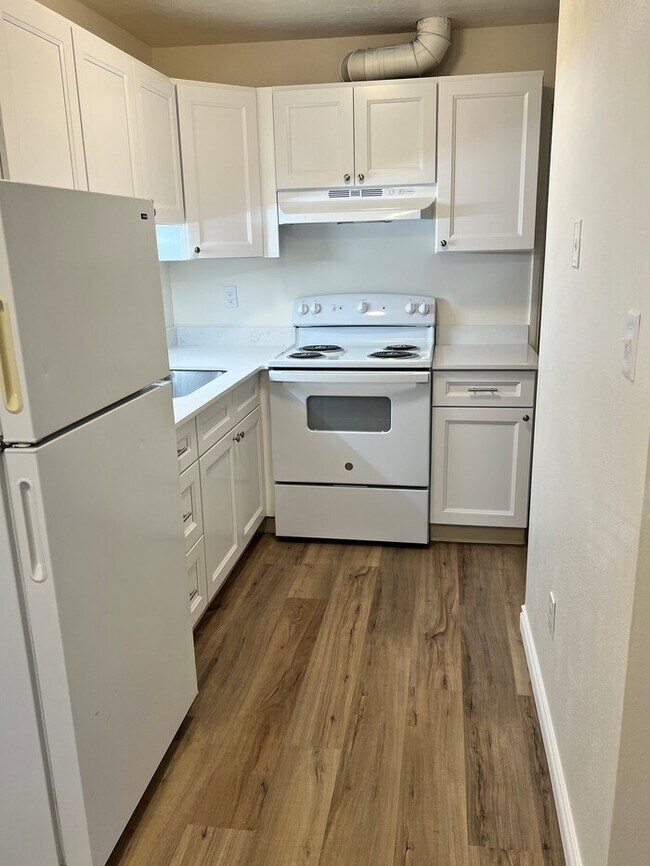 Beautiful Remodeled Home with Hardwood Pla... - Beautiful Remodeled Home with Hardwood Pla...