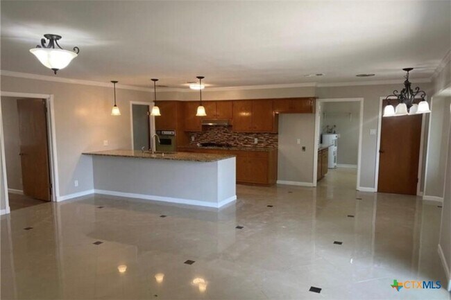 Photo - 200 Uecker Dr
