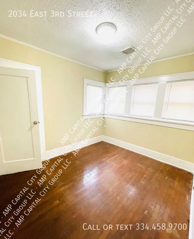 Photo - 2034 E 3rd St