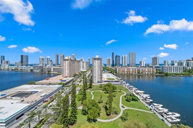 Photo - 290 174th St St Unidad 1914