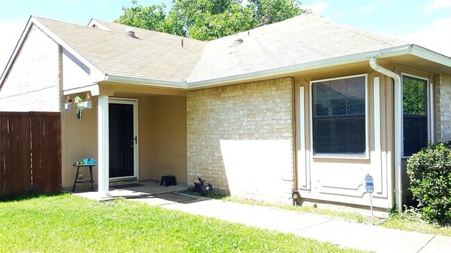 Photo - 4423 Chapman St