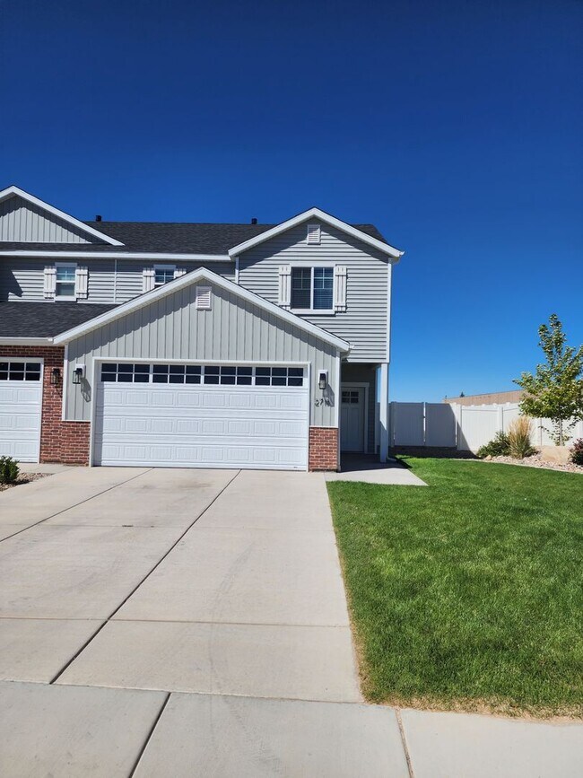 3 Bed 2.5 Bath New Townhouse! Completed in... - 3 Bed 2.5 Bath New Townhouse! Completed in...