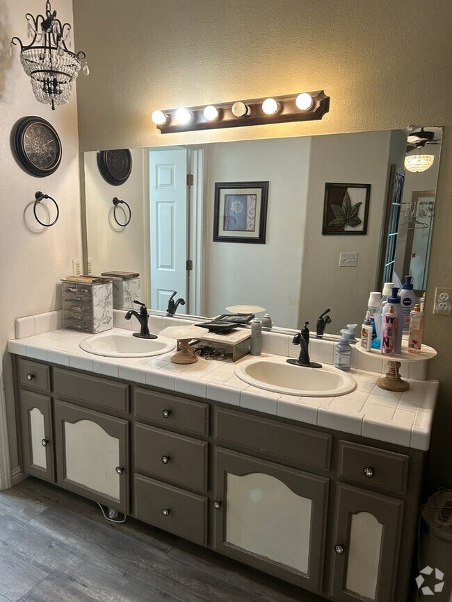 Building Photo - Don't miss seeing this one! Rental