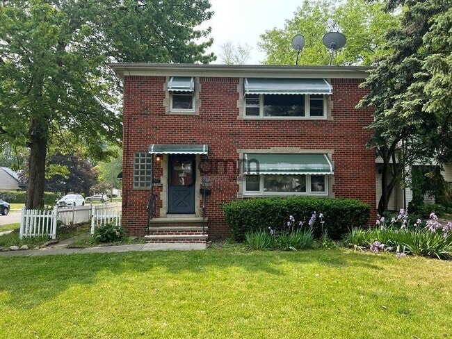 Building Photo - 26200 Lakeshore Blvd Unit #2