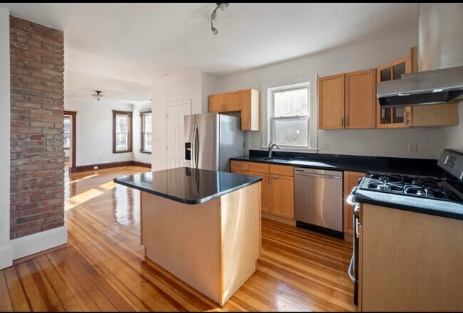 Building Photo - 54 Rogers Ave Unit 1