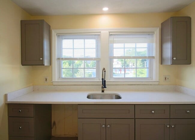 Photo - 420 Essex St Unit 3