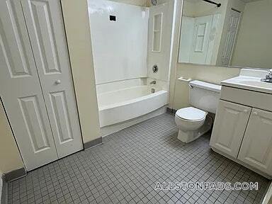 Photo - 15 N Beacon St Unidad 905