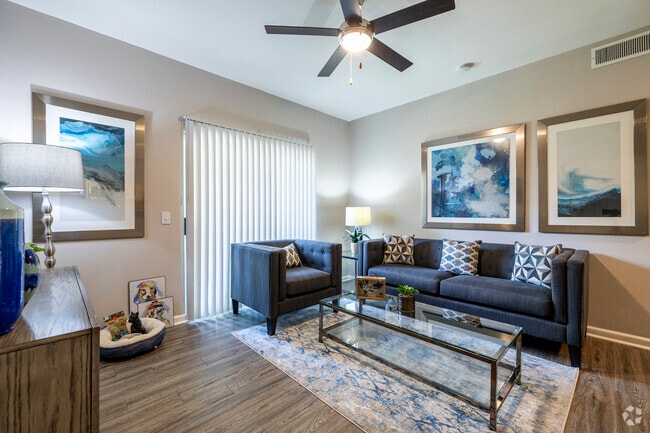1BR/1BA, 656 - Living Room