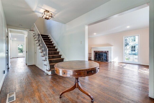 Photo - 6255 Deloache Ave