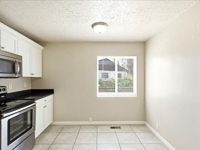 Photo - Salt Lake-Glendale 3 bed 2 bath home