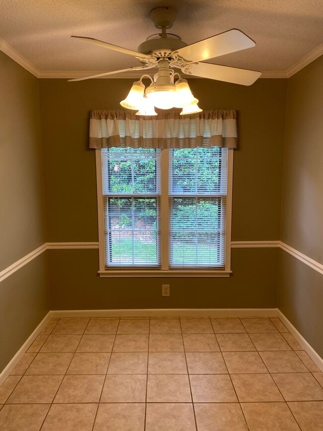 Photo - Very well kept condo in Lytchfield off All...