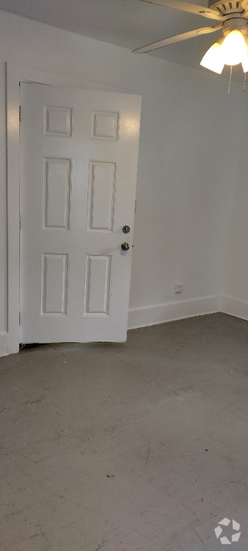 Building Photo - 260 St George St Unit One Rental