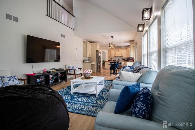 845 Woodbury Dr