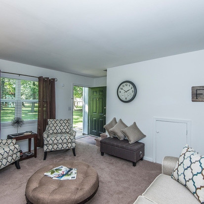 Living Room - Avian Place Apartments