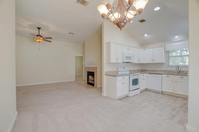 Photo - 402 Hickory Tree Dr