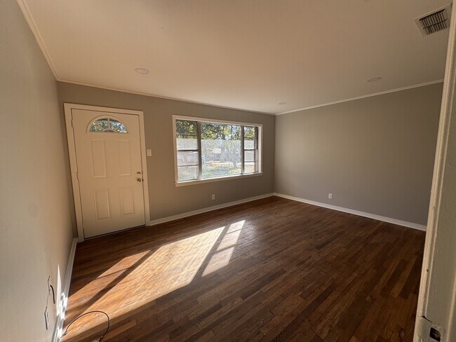 Photo - 1019 Brooksy St