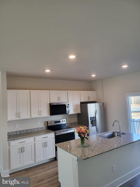 Photo - 180 Munsee Cir