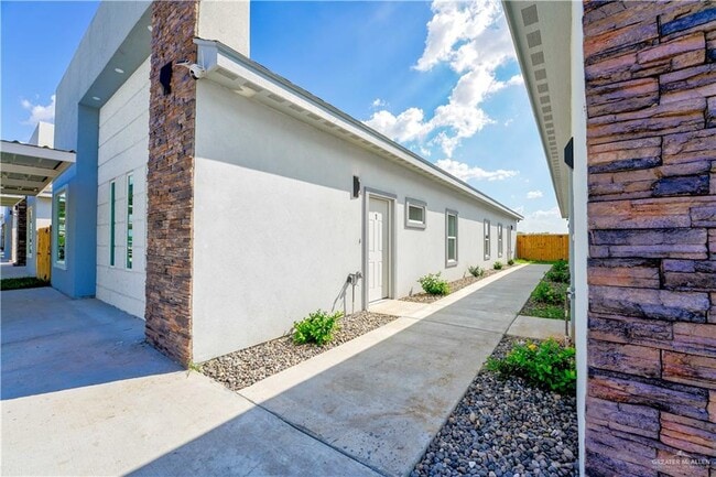 Photo - 14 Notre Dame Ave Unit 2