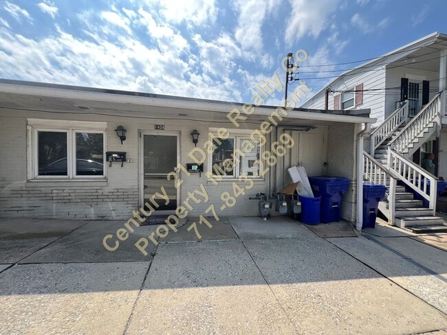 Building Photo - 1404 E Maple St Unit A Rental