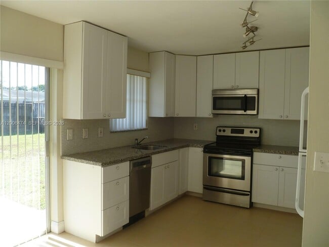 Photo - 6580 Grant St