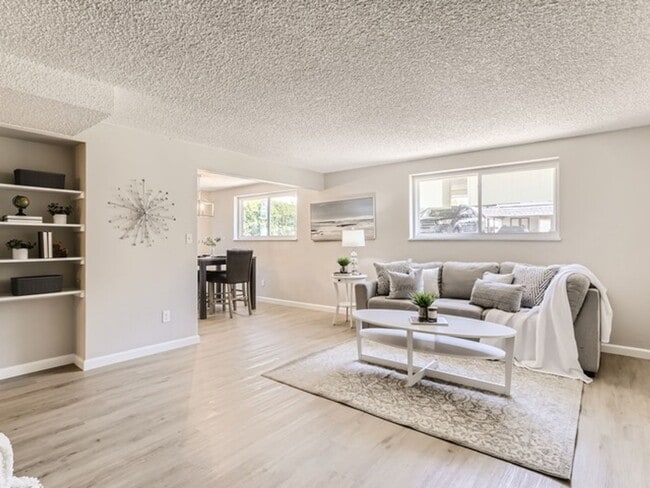 3 Bedroom 2 Bathroom Condo in Lakewood! - 3 Bedroom 2 Bathroom Condo in Lakewood! Unit 45