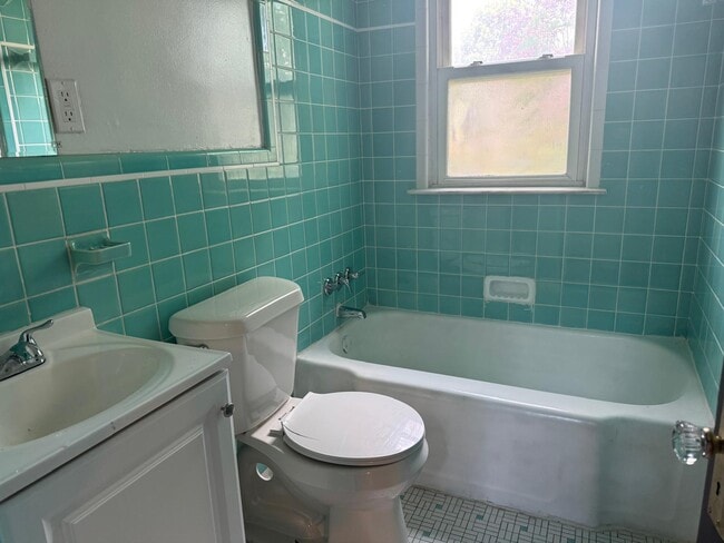 Photo - 4845 University Pl