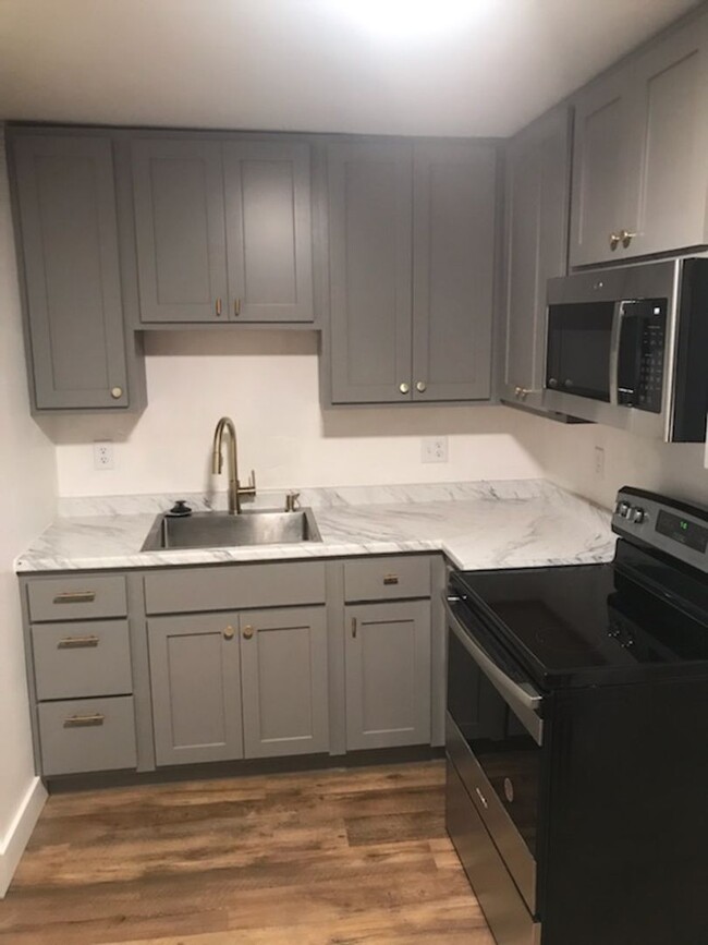 Building Photo - 600 S Western Ave Rental