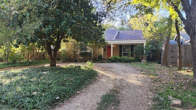 Building Photo - 9239 E Lake Highlands Dr