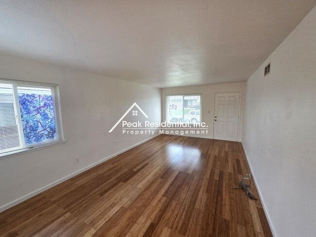 Photo - Nice Sacramento 2bd/1ba Duplex!