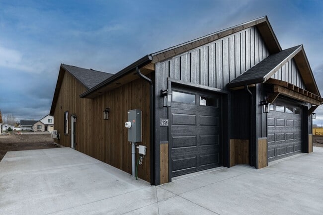 Building Photo - BRAND NEW 2 Bed/1 Bath ADU Home with Garage & Private Yard in Sugar City - Utilities Included!