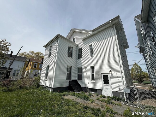 Building Photo - 180 Portsea St Unit 1