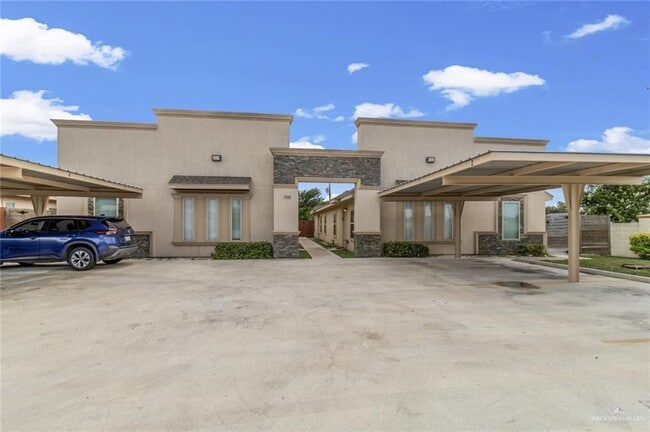 Building Photo - 700 E Myrtle Beach Ave Unit 3 Rental